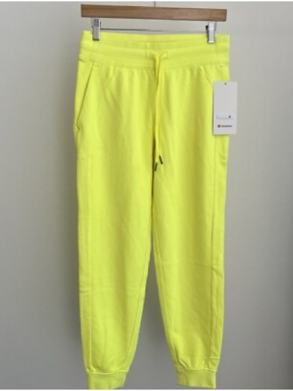 Nwt size 4 lululemon scuba high rise jogging pants